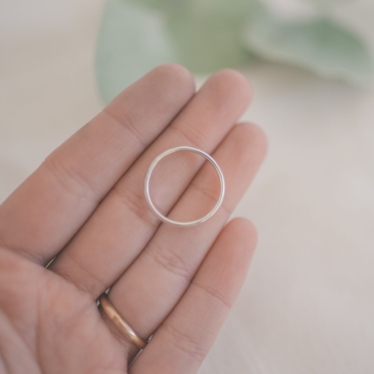 
                  
                    Thick Smooth Band
                  
                